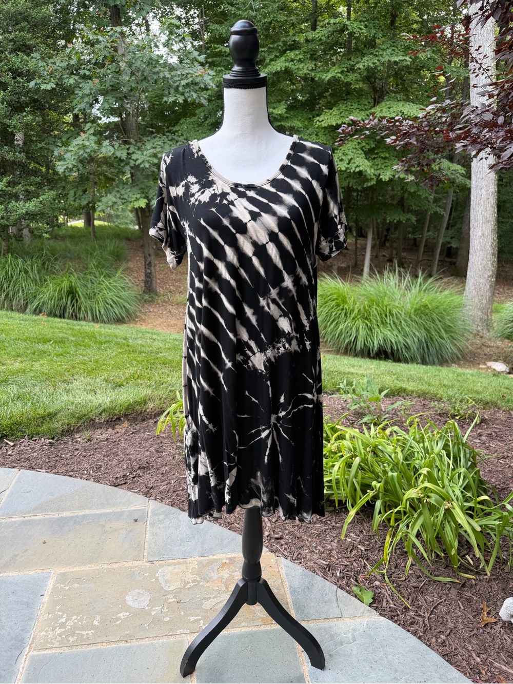 Kathmandu Imports Black and Cream Tie-Dye Short Sleeve Swing Dress in OS